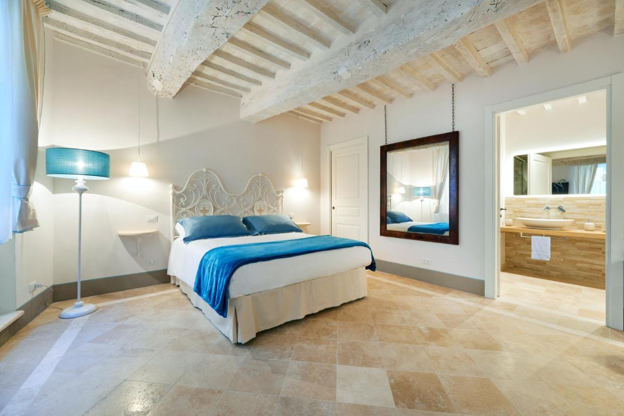 مبيت وإفطار سارتيانو Palazzo Pio III - Residenza D'Epoca المظهر الخارجي الصورة