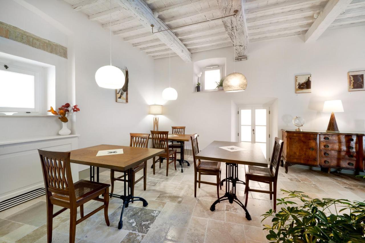مبيت وإفطار سارتيانو Palazzo Pio III - Residenza D'Epoca المظهر الخارجي الصورة